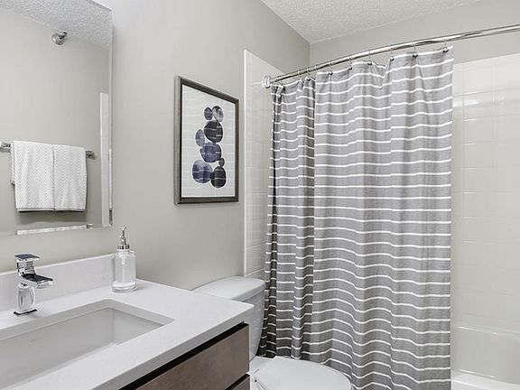 4th image of 1755 N Clark St #405