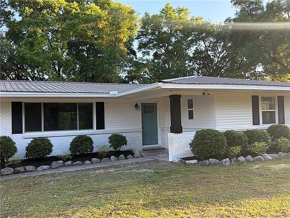 2nd image of 1572 Hillandale Dr
