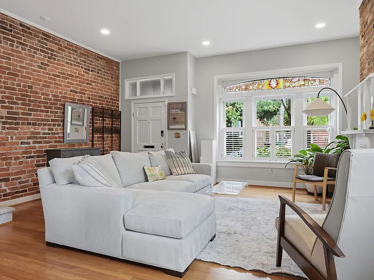 404 N Shields Ave — Photo 3