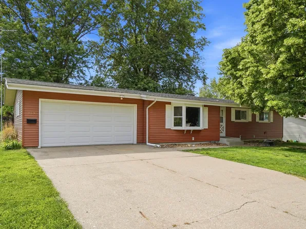 119 Centennial Dr, Mediapolis, IA 52637
