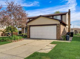 4664 Lucerne Dr, Sterling Heights, MI