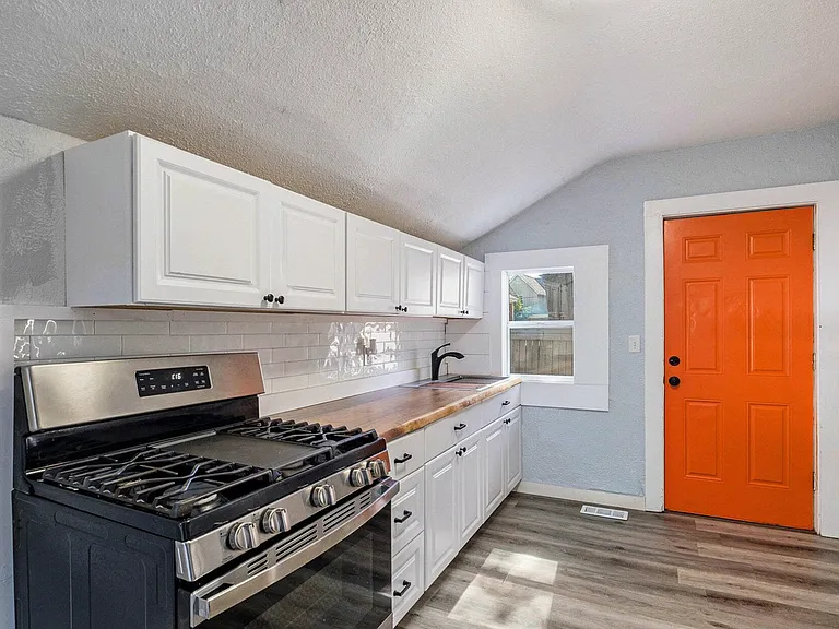 706 Alpine Ave NW — Photo 5