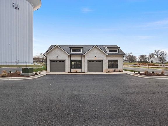 2nd image of 512 Old Lovers Ln Unit 712