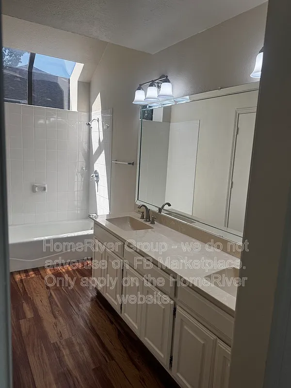 3 bed, 2.0 bath, 1701 sqft, $2,595 — Photo 2
