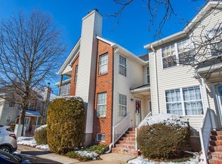 200 Barclay Ct, Piscataway, NJ 08854