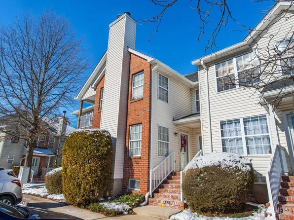 200 Barclay Ct, Piscataway, NJ 08854