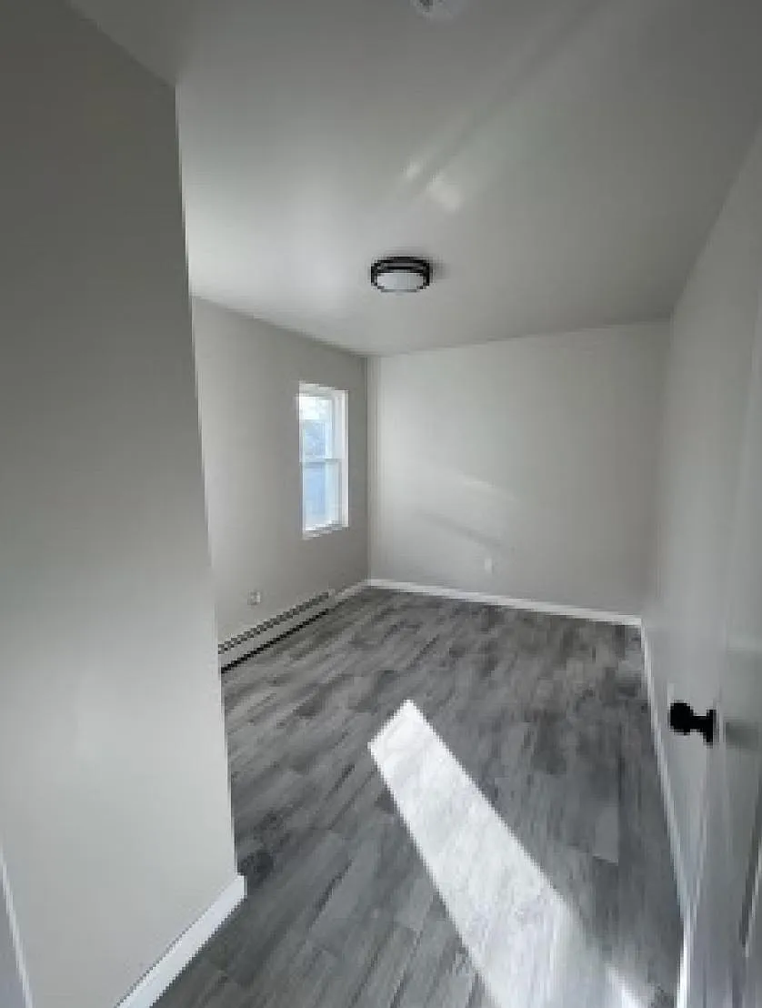 1022 Sewall Ave — Photo 2