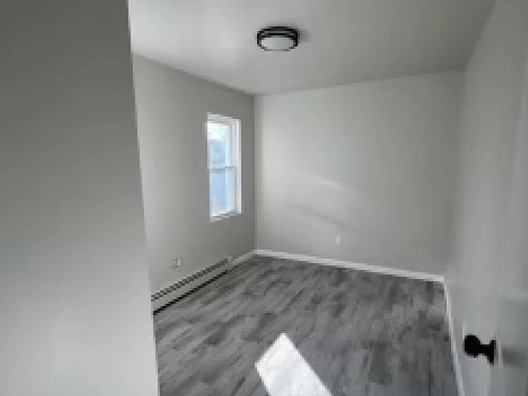 1022 Sewall Ave — Photo 2