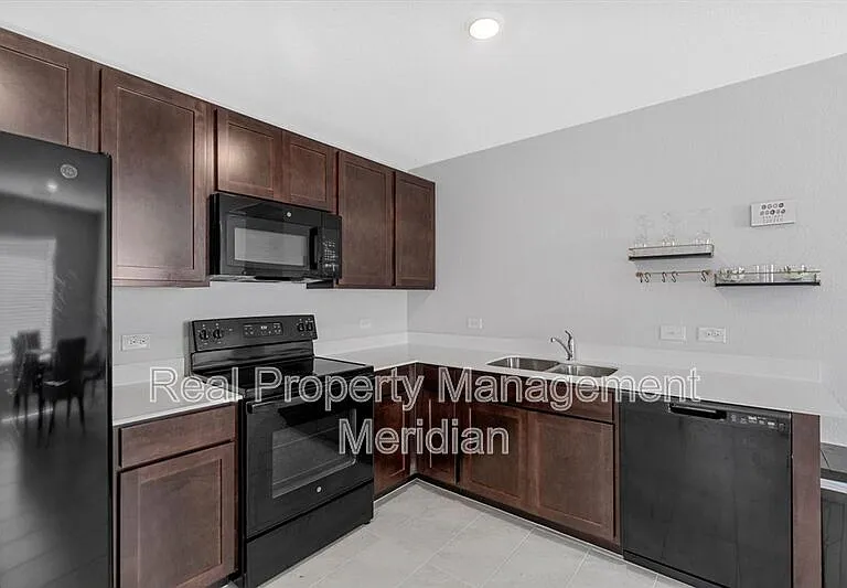8730 Texas Risinger Dr — Photo 16