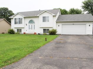 621 9th St SW, Forest Lake, MN 55025