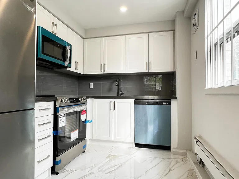 75 Spencer Ave — Photo 8