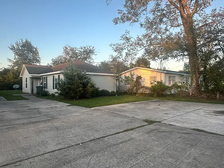 2129 Cline St — Photo 3