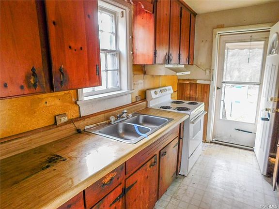 2nd image of 1608 Gunn St
