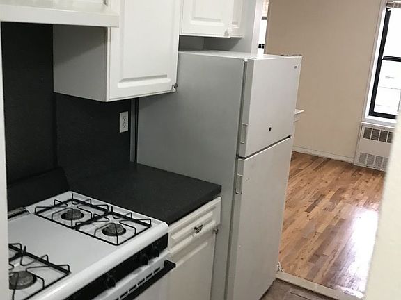 5th image of 3255 Randall Ave APT 2J