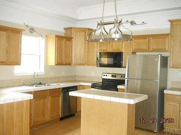 4th image of 805 W Belmont St