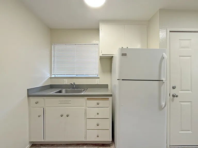 3600 Dimond — Photo 8