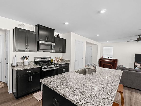5th image of 109 Sourgum Ln