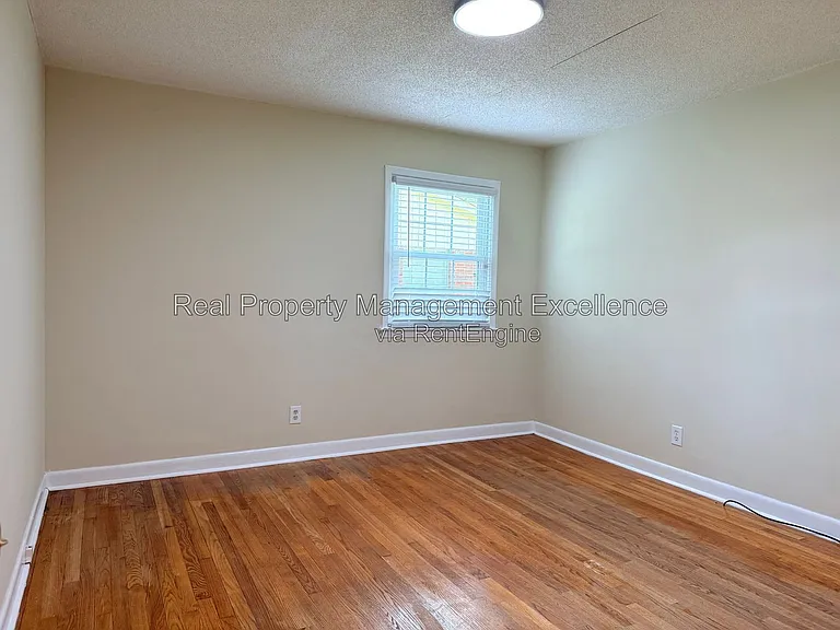 415 W 2nd St — Photo 27