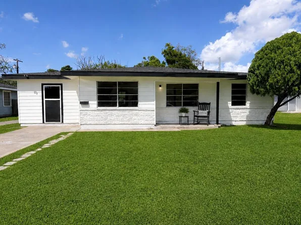 404 Elaine St, La Marque, TX 77568