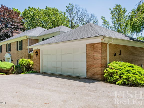 3rd image of 220 Reservoir Rd