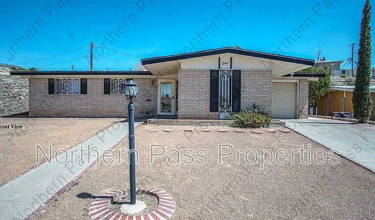 244 Mardi Gras Dr — Photo 1