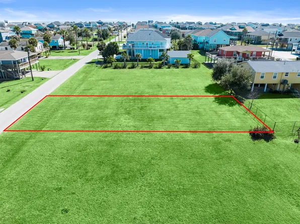 979 Wommack Dr, Crystal Beach, TX 77650