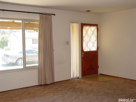 2nd image of 719 Elm Ave