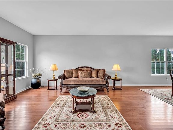 4th image of 20 Kiser Ln