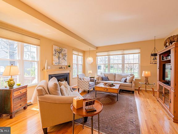 2nd image of 43055 Weatherwood Dr