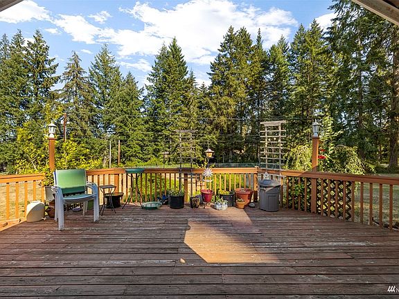 Beautiful deck area overlooking fully fenced front yard with a magnolia tree, crab apple tree, weeping cherry tree.>
