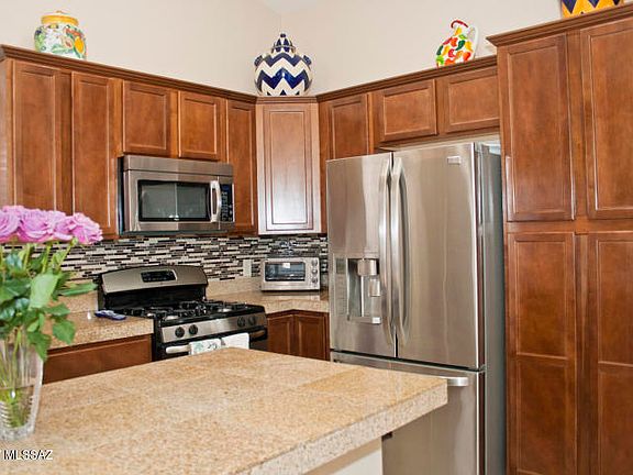 5th image of 712 W Tremolo Ln