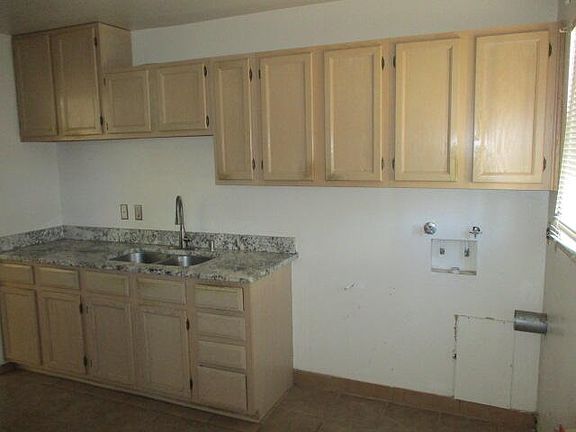 5th image of 4617 Glendale Pl NW