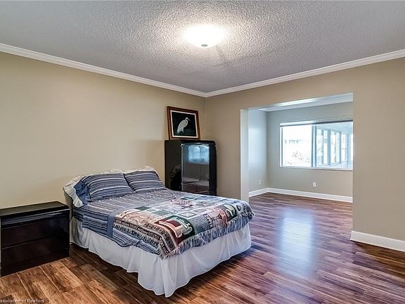 5th image of 354 Grove Cir