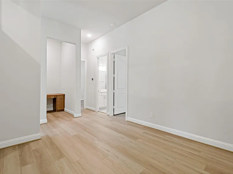 2131 Villa Flora Ln — Photo 15