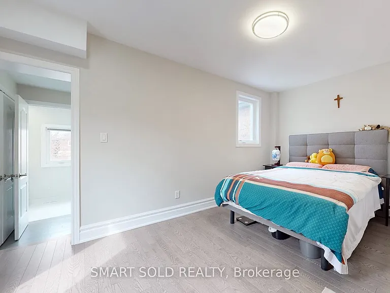 1040 Ossington Ave #MAIN FLR 2ND FLR — Photo 13