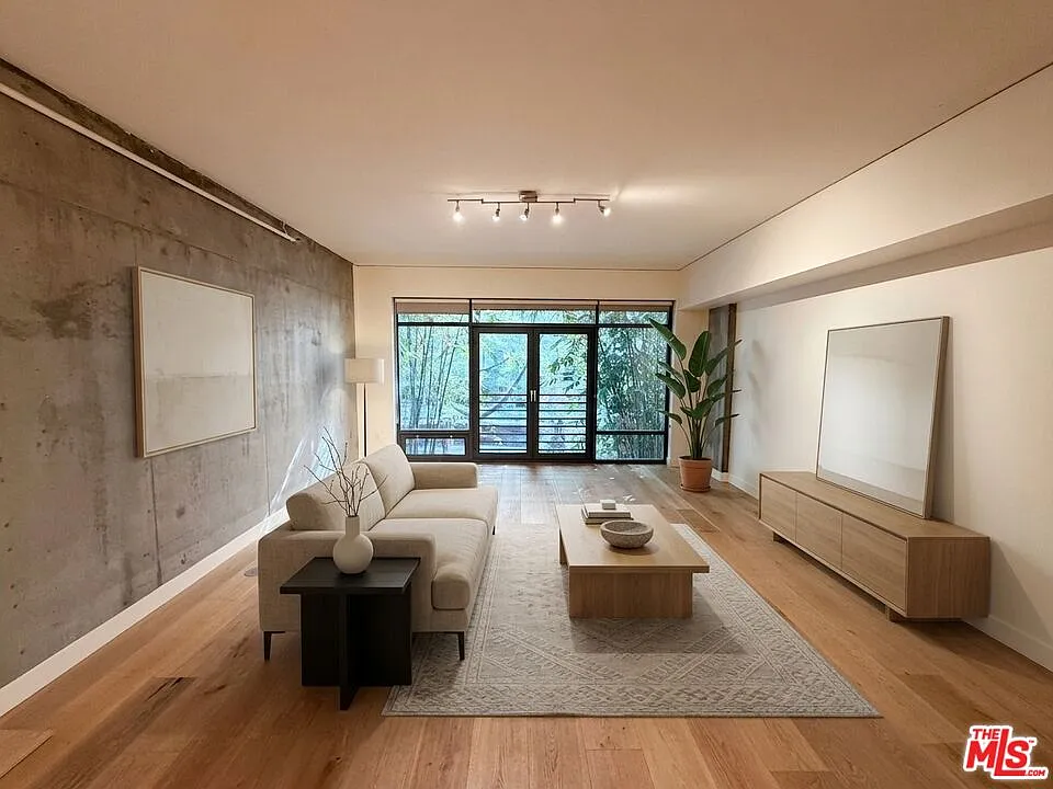 1 bed, 1.0 bath, 1100 sqft, $2,600 — Photo 1