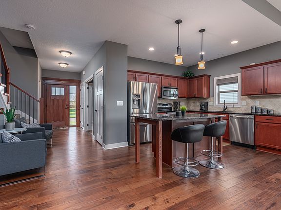 3rd image of 8646 Silverwood Dr