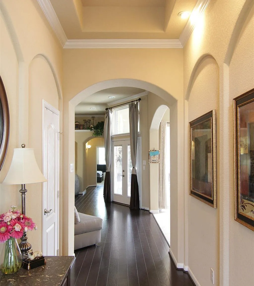 3 bed, 2.5 bath, 2238 sqft, $2,850 — Photo 3