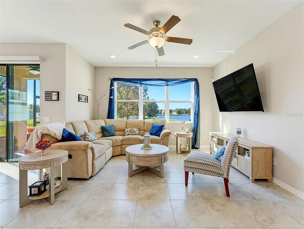 3 bed, 2.5 bath, 2153 sqft, $2,995 — Photo 4