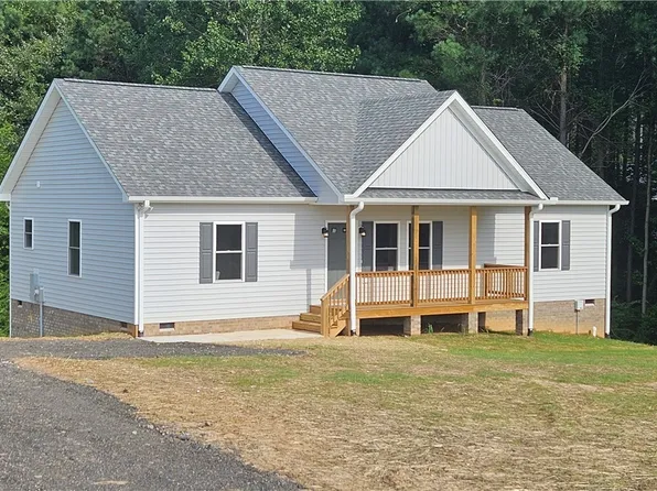 2019 E Courthouse Rd, Blackstone, VA 23824
