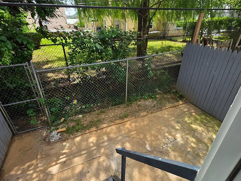1108 E Stafford St — Photo 30