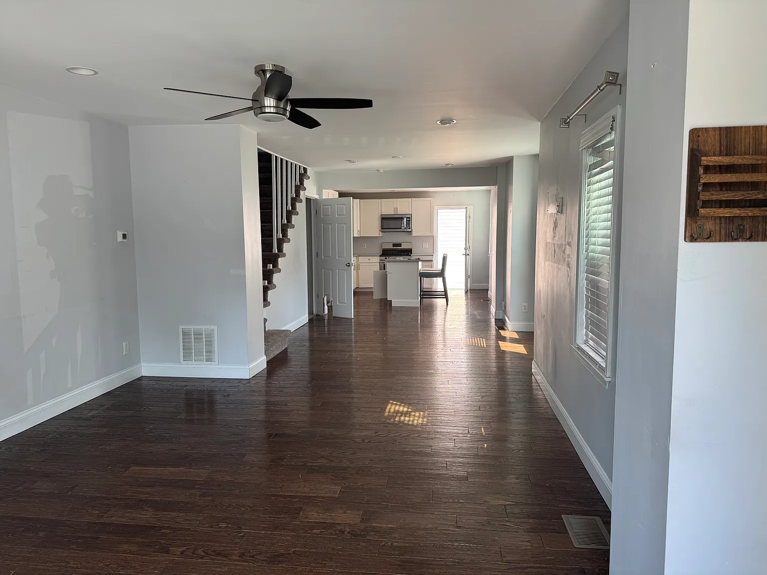 408 Seneca St — Photo 3