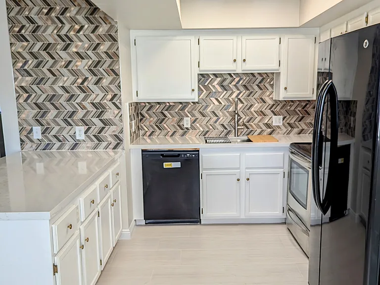 435 Mesa Blvd #202 — Photo 6