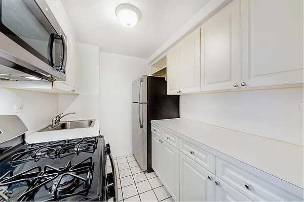 Rented by Douglas Elliman | media 3