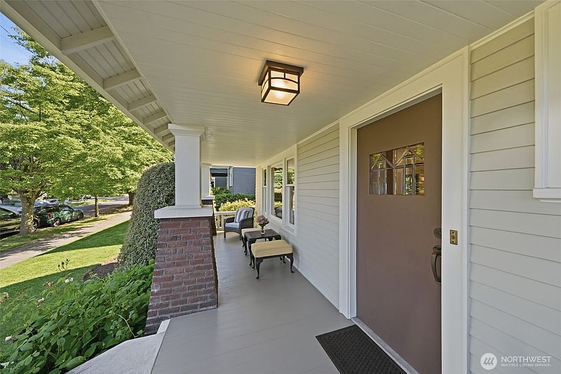 3rd image of 1519 1st Avenue N
