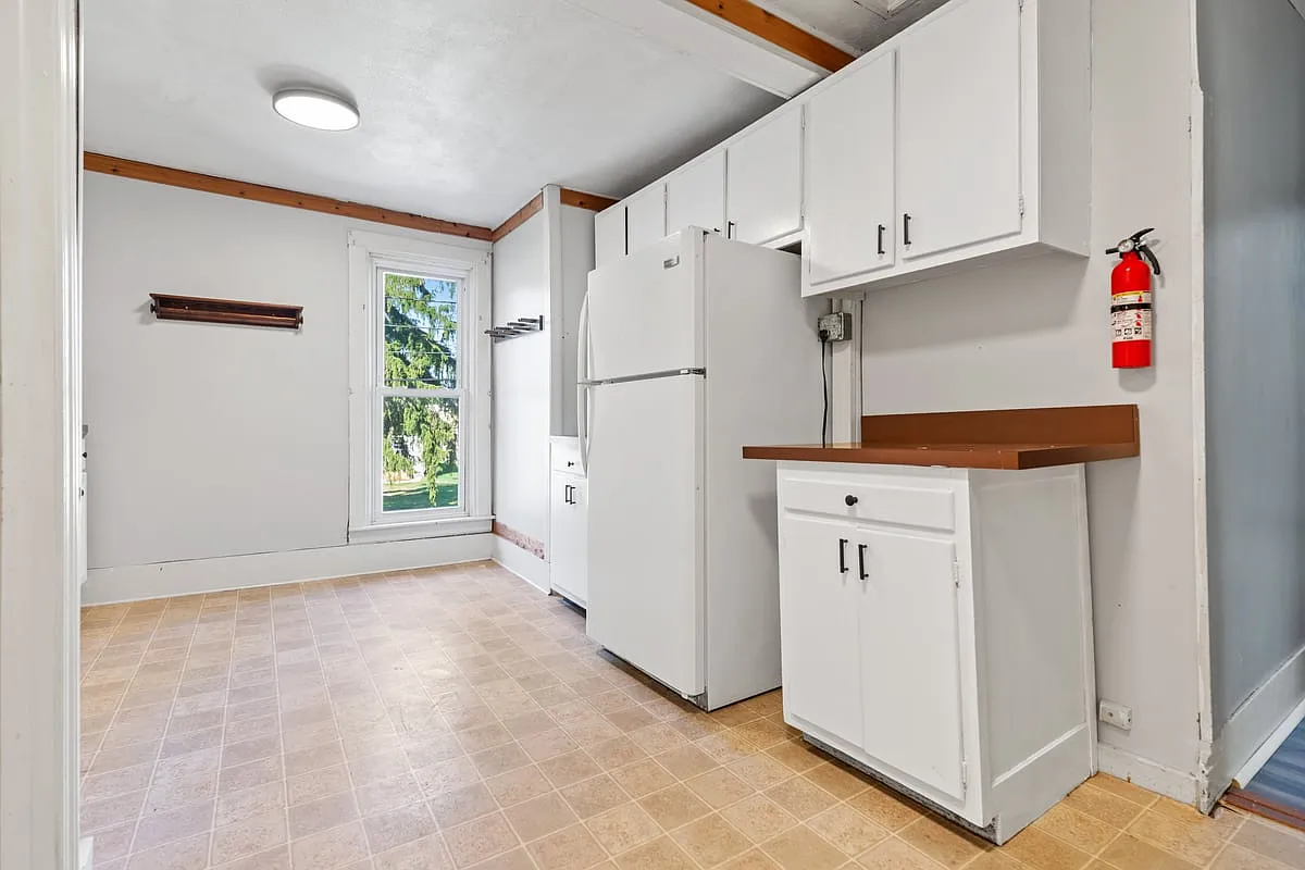 314 Spruce St E — Photo 3