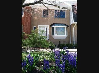 203 Locust St SW, Vienna, VA 22180