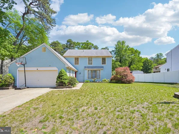 18 Pine Glen Dr, Sicklerville, NJ 08081