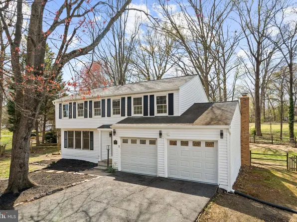 4178 Waterway Dr, Dumfries, VA 22025