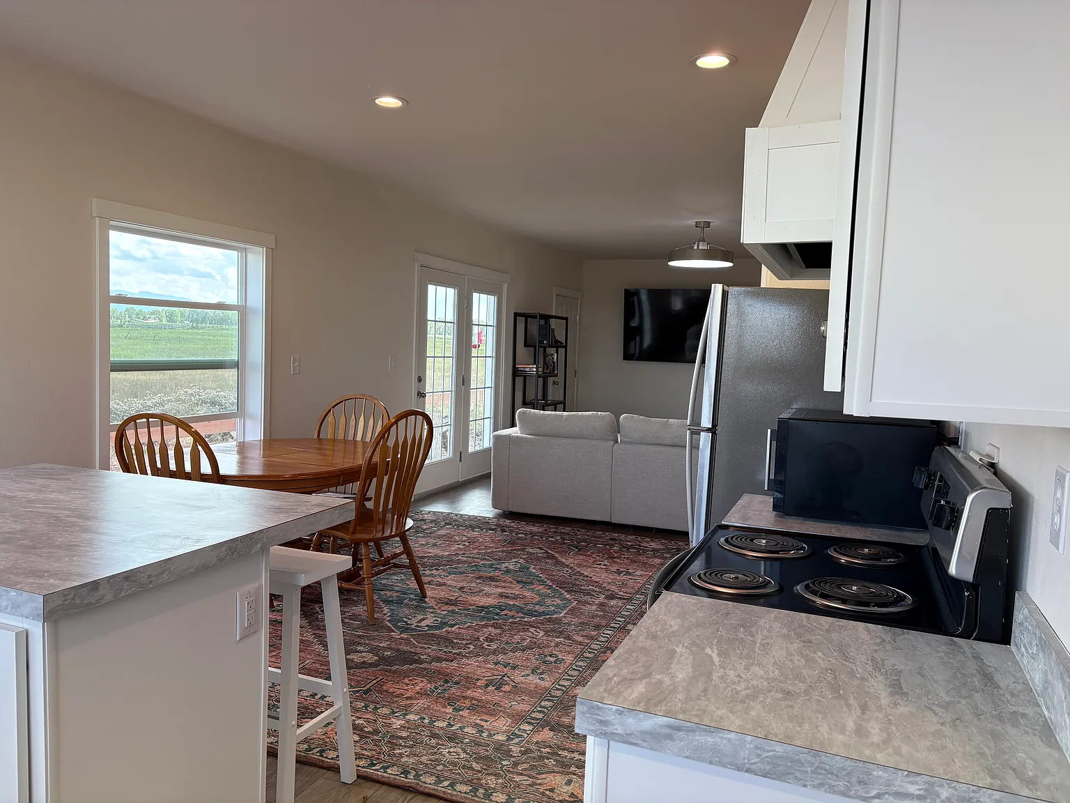 2 bed, 1400 sqft, $2,800 — Photo 2